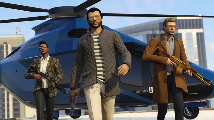 three players leaving a helicopter in GTA Online