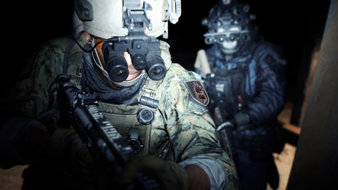 Call of Duty Modern Warfare 2でナイトビジョンゴーグルを使用する兵士