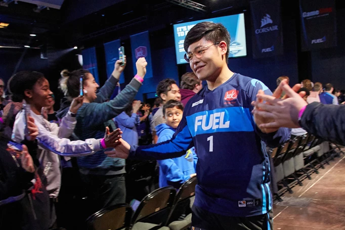 Gamsu high fiving fans when that was still a thing.