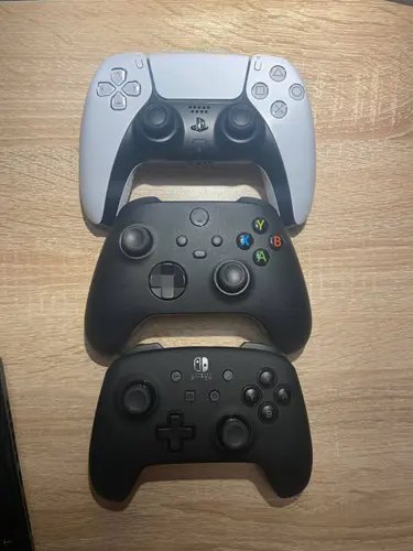 PS5 controller, Xbox Series X controller and Power A Switch controller.