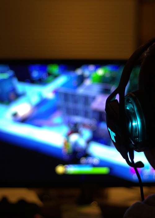 How Online Multiplayer Games Became so Famous