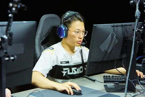 Kyung-bo Alarm Kim chosen by Sebastian Seb Romero