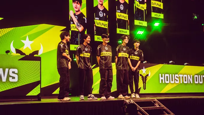 Houston Outlaws on stage