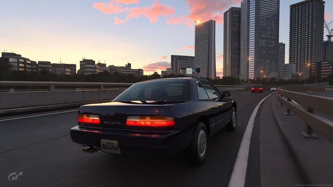 Best Gran Turismo 7 Settimng: A car with a city in the background