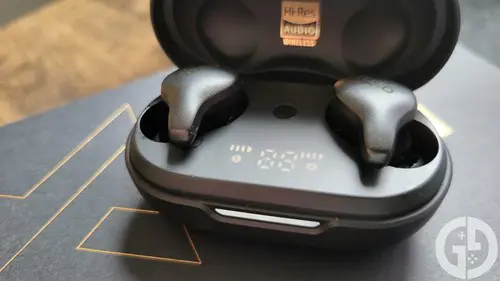Image of the TOZO Golden X1 case and it's battery life LED