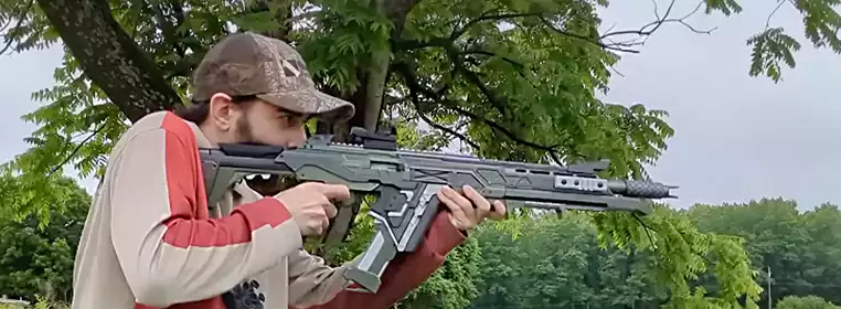 Apex Legends fan makes real-life R301 Carbine gun