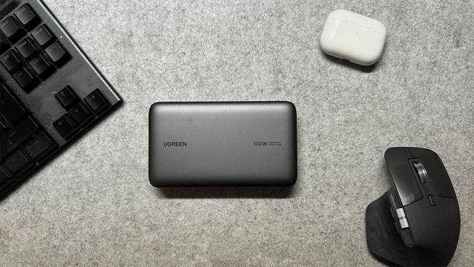 Ugreen PB720 battery bank next to mouse, keyboard and AirPods Pro