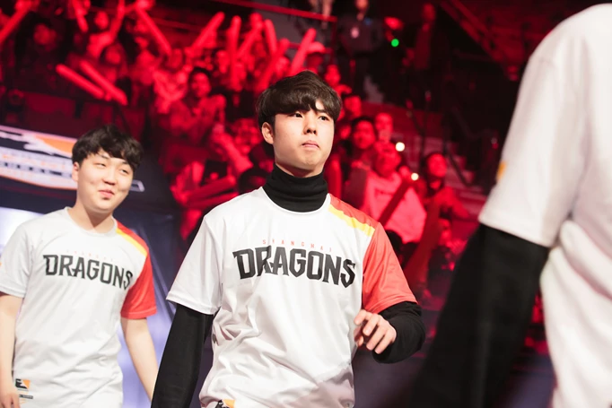 Fearless walks onto the stage during Season 1 of the Overwatch League