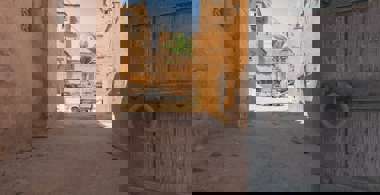 counter-strike-2-dust-ii-mid-doors.jpg