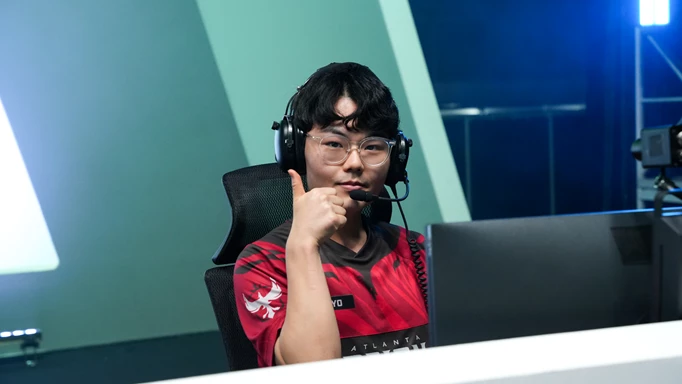 Atlanta Reign's ChiYo on stage looking at the camera and showing a thumbs up