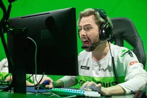 Esports player shouting at the screen at OWL Summer Showdown