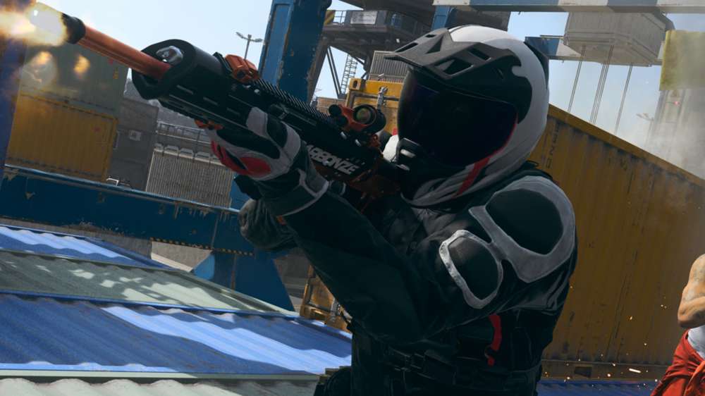 operator-in-helmet-warzone.jpg