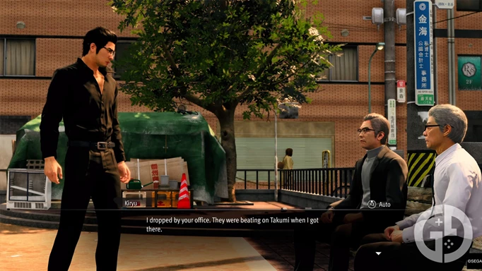 Kiryu speaking to some old men during a side story in Like a Dragon Gaiden