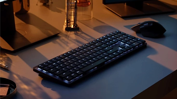 Изображение клавиатуры Logitech MX на столе