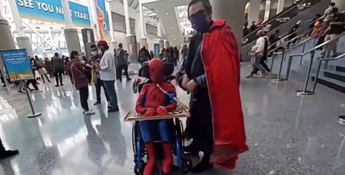 Jinnytty compared the young cosplayer to a "Stephen Hawking Spider-Man"