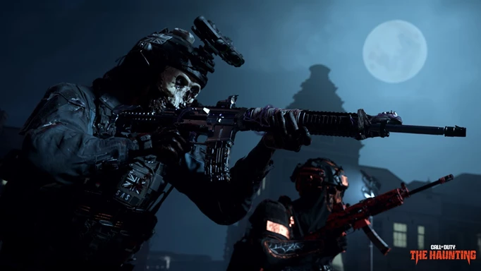 Image of an Operator in front of a full moon in The Haunting in MW2