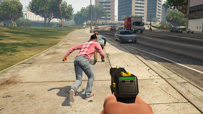 GTA Online Taser: A player in first-person aiming the taser at some people