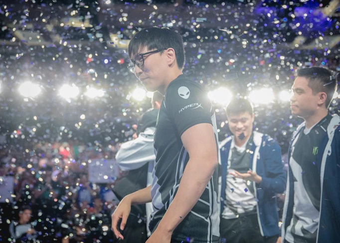DOUBLELIFT RETIRES FROM LEAGUE OF LEGENDS
