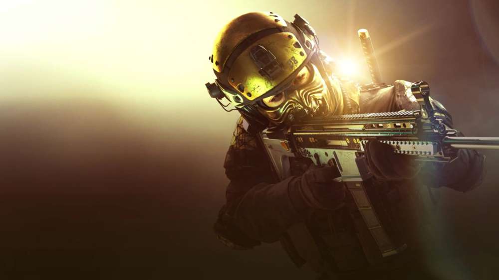 combat-pack-operator-holding-ar.jpg