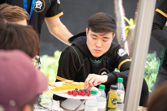 Pobelter in action for flyquest